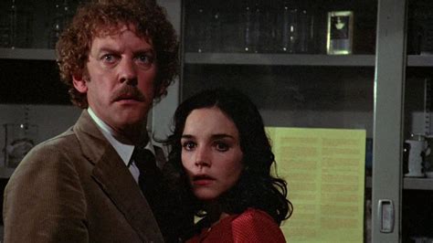  Invasion of the Body Snatchers :  A Haunting Tapestry Woven With Existential Dread and Technological Paranoia